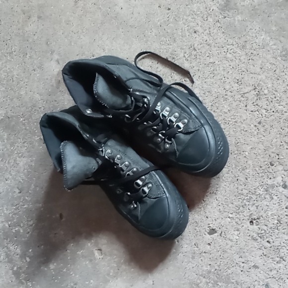 Converse Men's Size 8.5 Black Winter High Tops